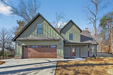 (private lake, pond, creek) Home For Sale in Cookeville Tennessee