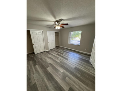 Welcome to this charming three-bedroom, three-bathroom townhouse - photo 15