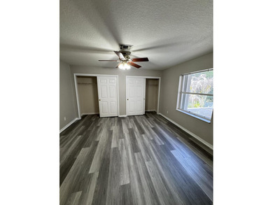 Welcome to this charming three-bedroom, three-bathroom townhouse - photo 16