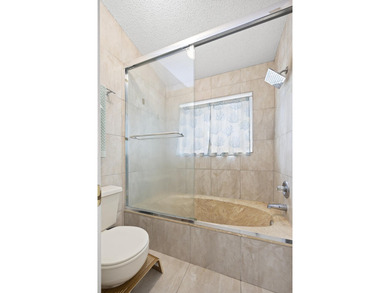 Beautifully updated townhome in the gated community of Discover - photo 18
