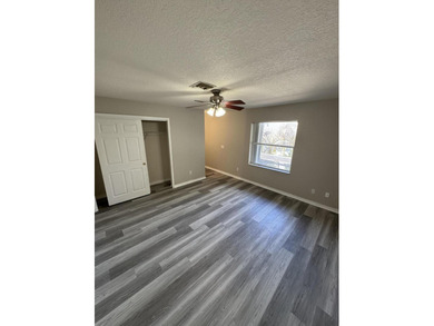 Welcome to this charming three-bedroom, three-bathroom townhouse - photo 20