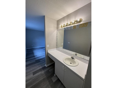 Welcome to this charming three-bedroom, three-bathroom townhouse - photo 22