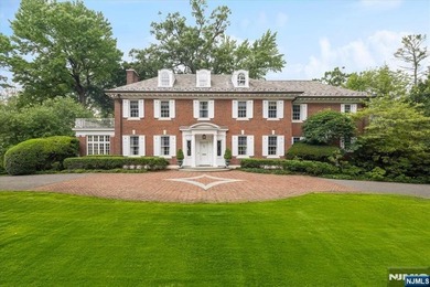 Experience unparalleled grandeur at 200 Lincoln Street a - photo 4
