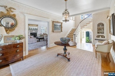 Experience unparalleled grandeur at 200 Lincoln Street a - photo 8