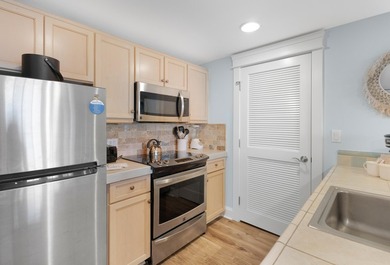 GREAT NEW PRICE!!! TWO-BEDROOM THREE BATH, LOCK-OUT STUDIO ON - photo 9
