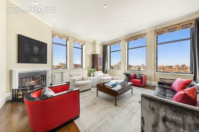 This duplex penthouse residence feels like a townhouse in the - photo 3