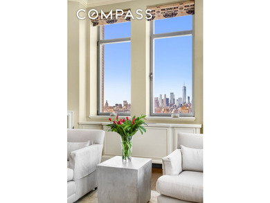This duplex penthouse residence feels like a townhouse in the - photo 4