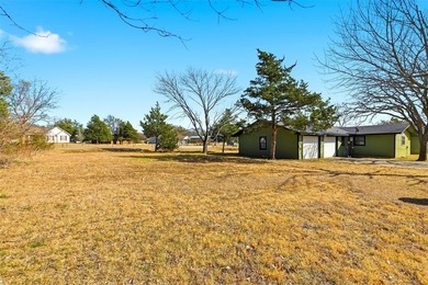 If you're looking for a home that's only minutes from the lake - photo 4