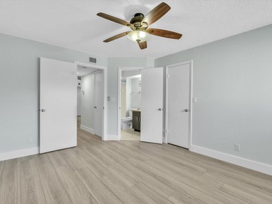Location, location, location! This spacious and bright - photo 16