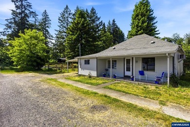 At sales price, NEW ROOF WILL BE INSTALLED PLUS $9000 IN CLOSING - photo 1