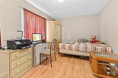 Welcome to The Hamptons! This charming 2-story home offers 3 - photo 15