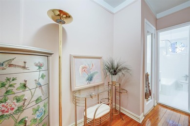 WELCOME TO FOREST HILLS SOUTH. CHARMING STUDIO APARTMENT WITH - photo 16