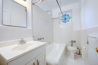 WELCOME TO FOREST HILLS SOUTH. CHARMING STUDIO APARTMENT WITH - photo 17