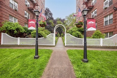 WELCOME TO FOREST HILLS SOUTH. CHARMING STUDIO APARTMENT WITH - photo 19
