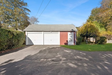 Located in the heart of the Estate Section, 201 Herrick Road - photo 25