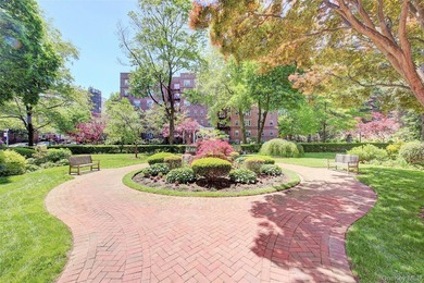 WELCOME TO FOREST HILLS SOUTH. CHARMING STUDIO APARTMENT WITH - photo 26
