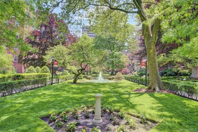 WELCOME TO FOREST HILLS SOUTH. CHARMING STUDIO APARTMENT WITH - photo 28