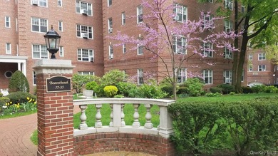 WELCOME TO FOREST HILLS SOUTH. CHARMING STUDIO APARTMENT WITH - photo 29