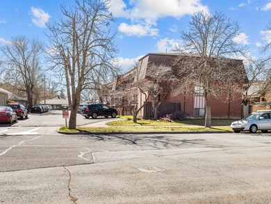 Attractive 21unit apartment complex featuring a mix of 1, 2, and - photo 5