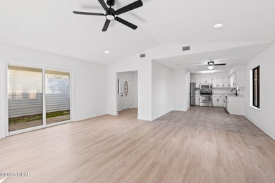 Welcome to this beautifully maintained 3-bedroom, 2-bathroom - photo 11