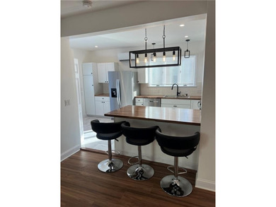 Beautifully remodeled single-family cottage located in Newport's - photo 11