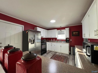 Welcome to scenic Weiss Lake! This beautifully renovated home - photo 14