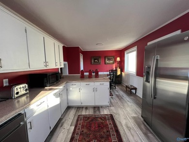 Welcome to scenic Weiss Lake! This beautifully renovated home - photo 17