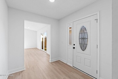 Welcome to this beautifully maintained 3-bedroom, 2-bathroom - photo 21