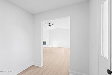 Welcome to this beautifully maintained 3-bedroom, 2-bathroom - photo 32
