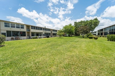 Welcome home to this beautifully updated 2-bedroom, 1.5-bath - photo 5