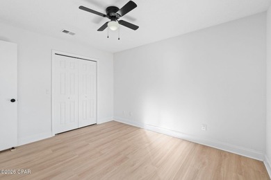 Welcome to this beautifully maintained 3-bedroom, 2-bathroom - photo 36