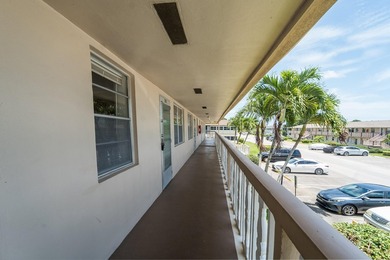 Welcome home to this beautifully updated 2-bedroom, 1.5-bath - photo 6