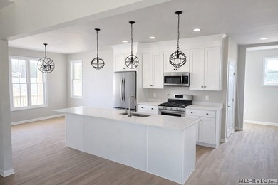 Spectacular NEW CONSTRUCTION, Lake Gaston home features the - photo 6