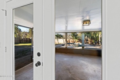Welcome to this beautifully maintained 3-bedroom, 2-bathroom - photo 42
