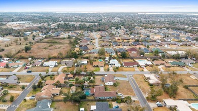 Welcome to this beautifully maintained 3-bedroom, 2-bathroom - photo 53