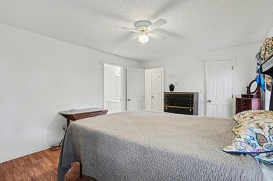 Fantastic classic beach home just a block from the ocean in the - photo 12