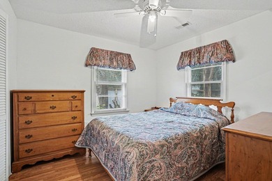Fantastic classic beach home just a block from the ocean in the - photo 15