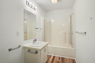 Fantastic classic beach home just a block from the ocean in the - photo 17