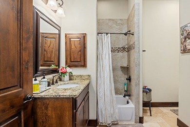 Lovely stand alone German Cottage in Comanche Trace with no - photo 18