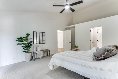 Wake up to beautiful lake views and enjoy the ease of - photo 18
