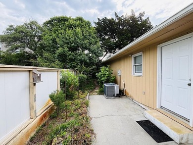 Fantastic classic beach home just a block from the ocean in the - photo 25