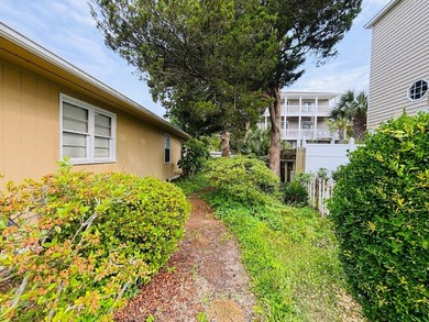 Fantastic classic beach home just a block from the ocean in the - photo 27