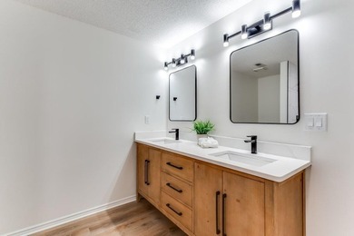 Wake up to beautiful lake views and enjoy the ease of - photo 28