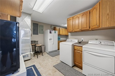 This 5-bedroom, 3.5-bath lakefront home in Four Seasons is - photo 37