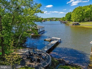 Elevate your life with this exquisite waterfront escape - photo 2