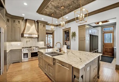 Step into a piece of Racine history with this stunning Queen - photo 11