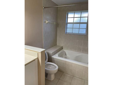 Rare opportunity to rent a spacious 4-bedroom, 2.5-bathroom - photo 11