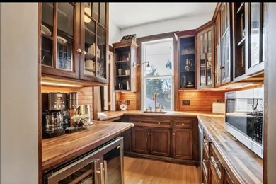 Step into a piece of Racine history with this stunning Queen - photo 13