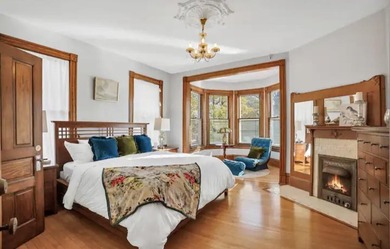 Step into a piece of Racine history with this stunning Queen - photo 18