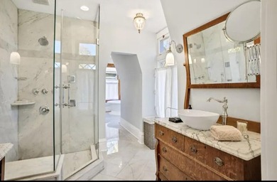 Step into a piece of Racine history with this stunning Queen - photo 20